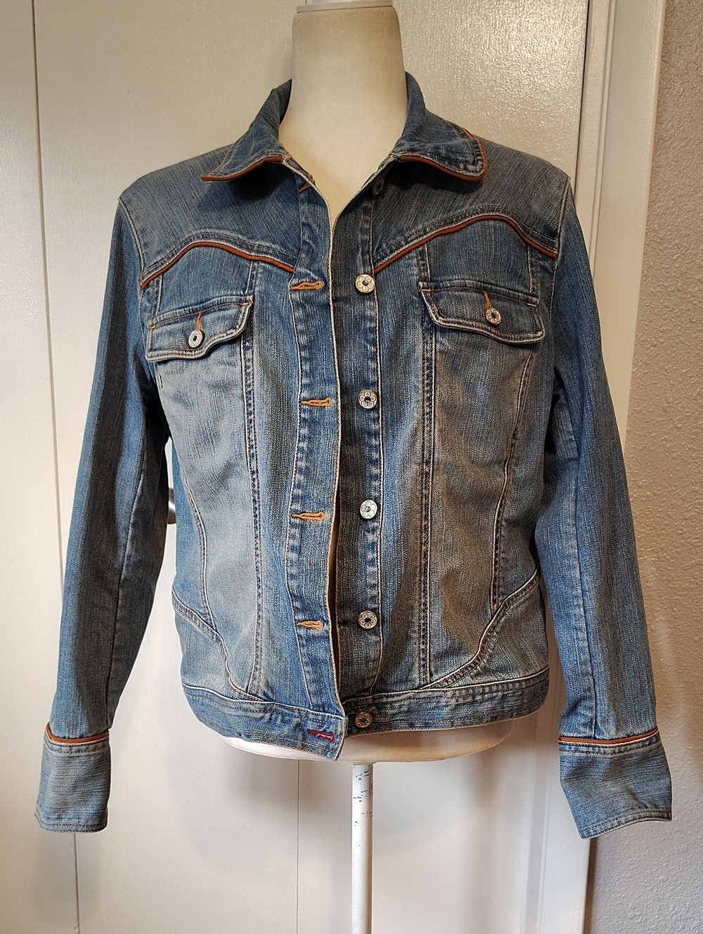 Indigo Palms women's light-wash denim jean jacket - Large